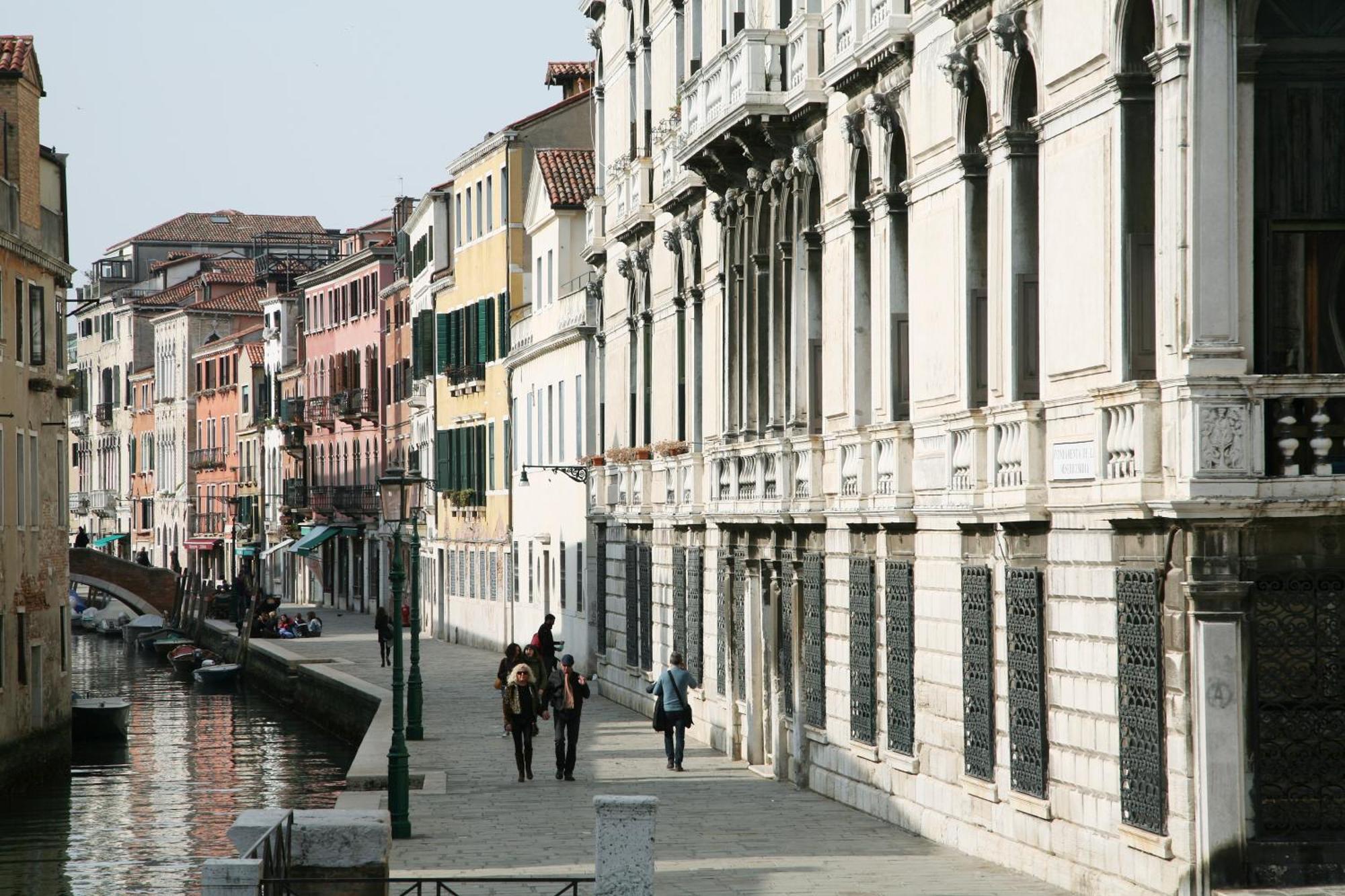 Ca Lezze Bell'Appartamento Nel Cuore Di Venezia Luaran gambar