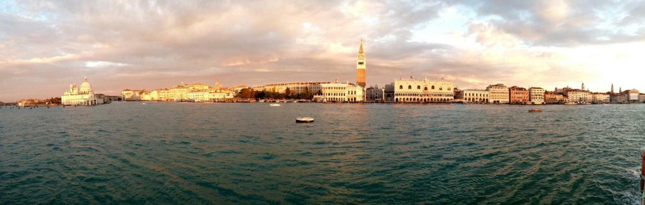 Ca Lezze Bell'Appartamento Nel Cuore Di Venezia Luaran gambar