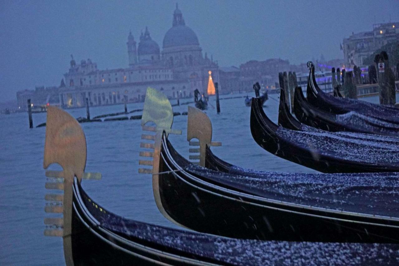 Ca Lezze Bell'Appartamento Nel Cuore Di Venezia Luaran gambar